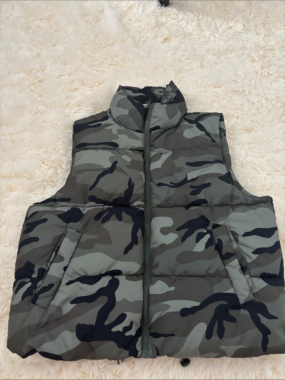 No Boundaries woman Olive & Black Camouflage Puffer Vest